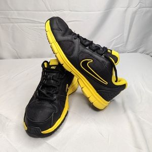 Nike Youth Endurance Trainer Athletic Shoe Size 5Y